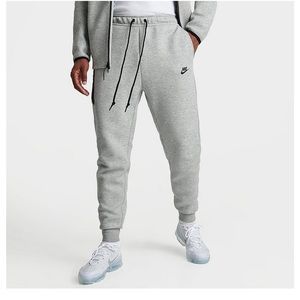 Nike tech sweatpants men’s M